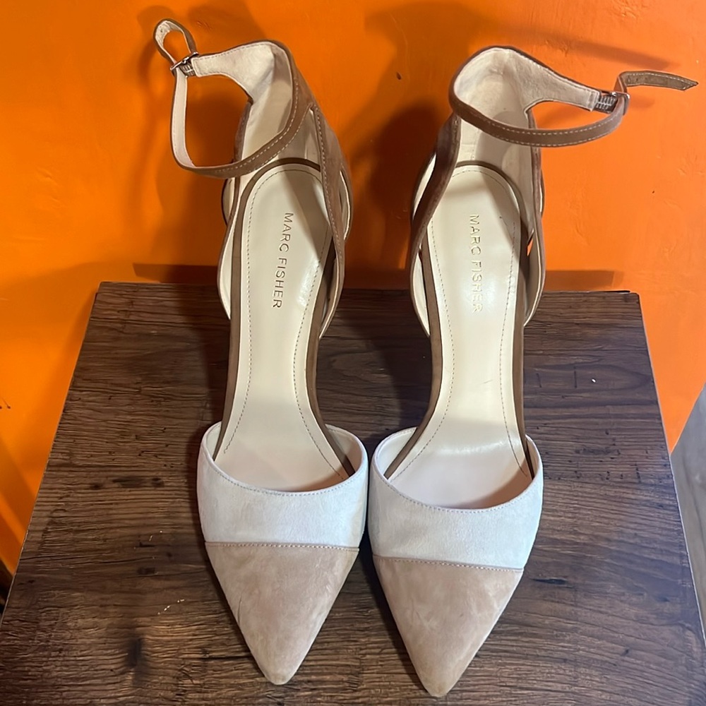 Gently used Marc Fisher heels.